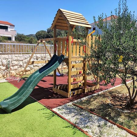 Holiday House Nena With Pool Vinišće Екстериор снимка