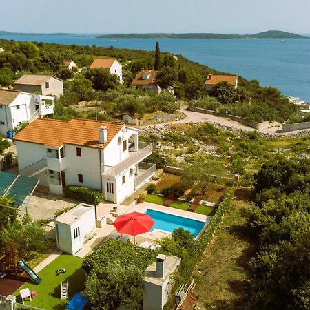 Holiday House Nena With Pool Vinišće Екстериор снимка