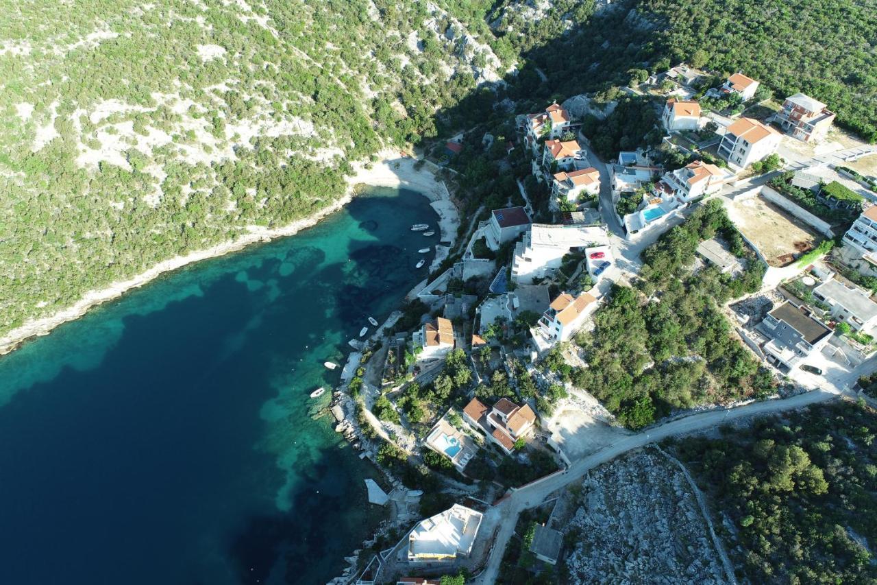 Holiday House Nena With Pool Vinišće Екстериор снимка