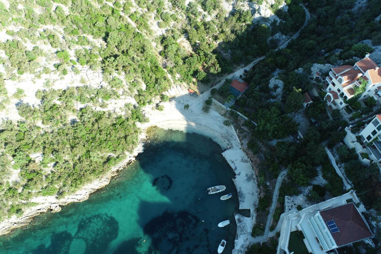 Holiday House Nena With Pool Vinišće Екстериор снимка