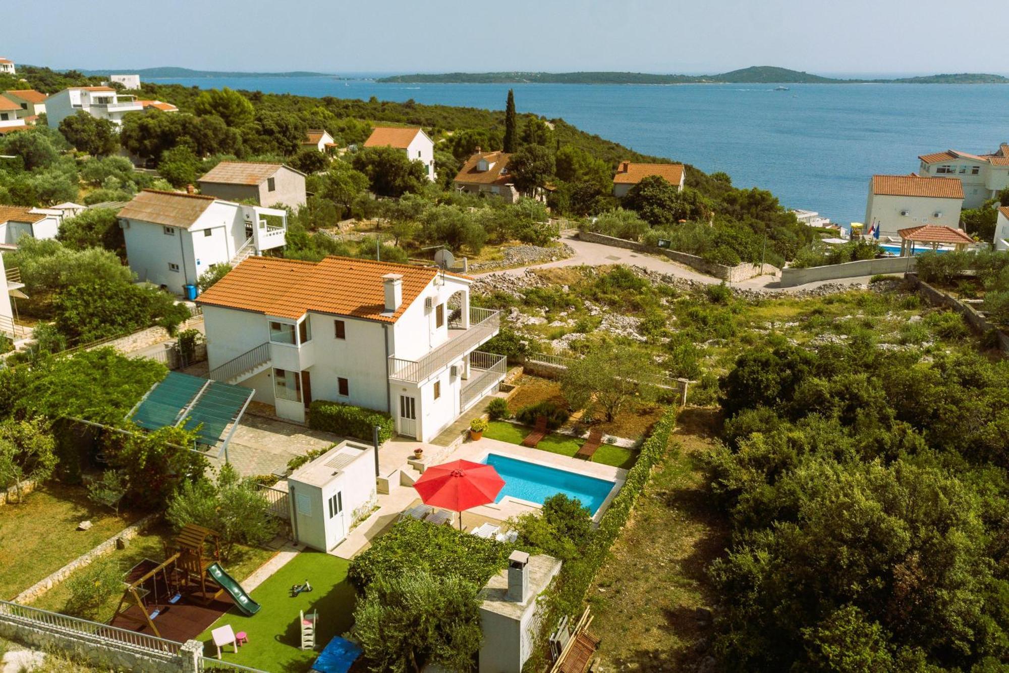 Holiday House Nena With Pool Vinišće Екстериор снимка