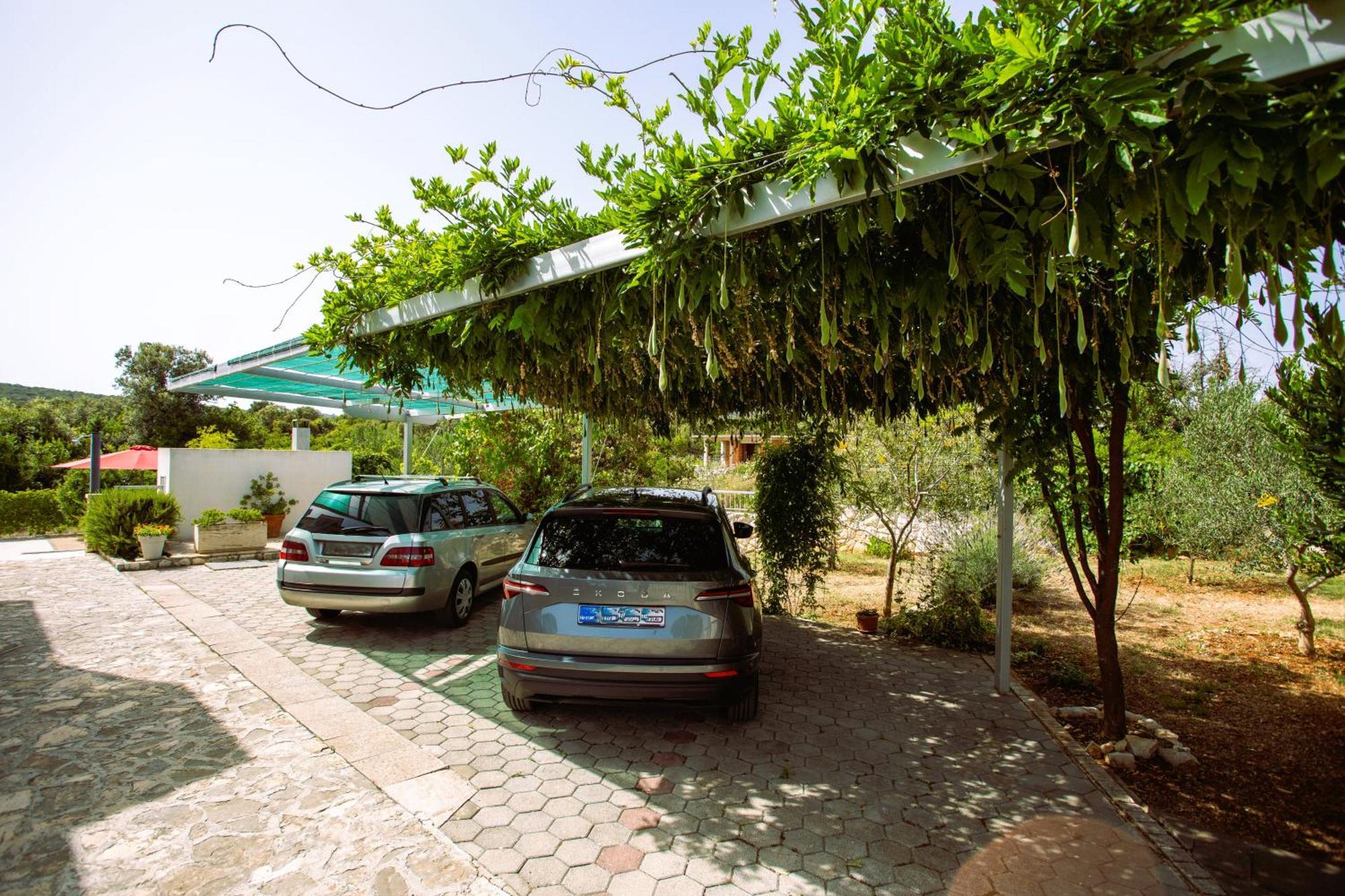 Holiday House Nena With Pool Vinišće Екстериор снимка