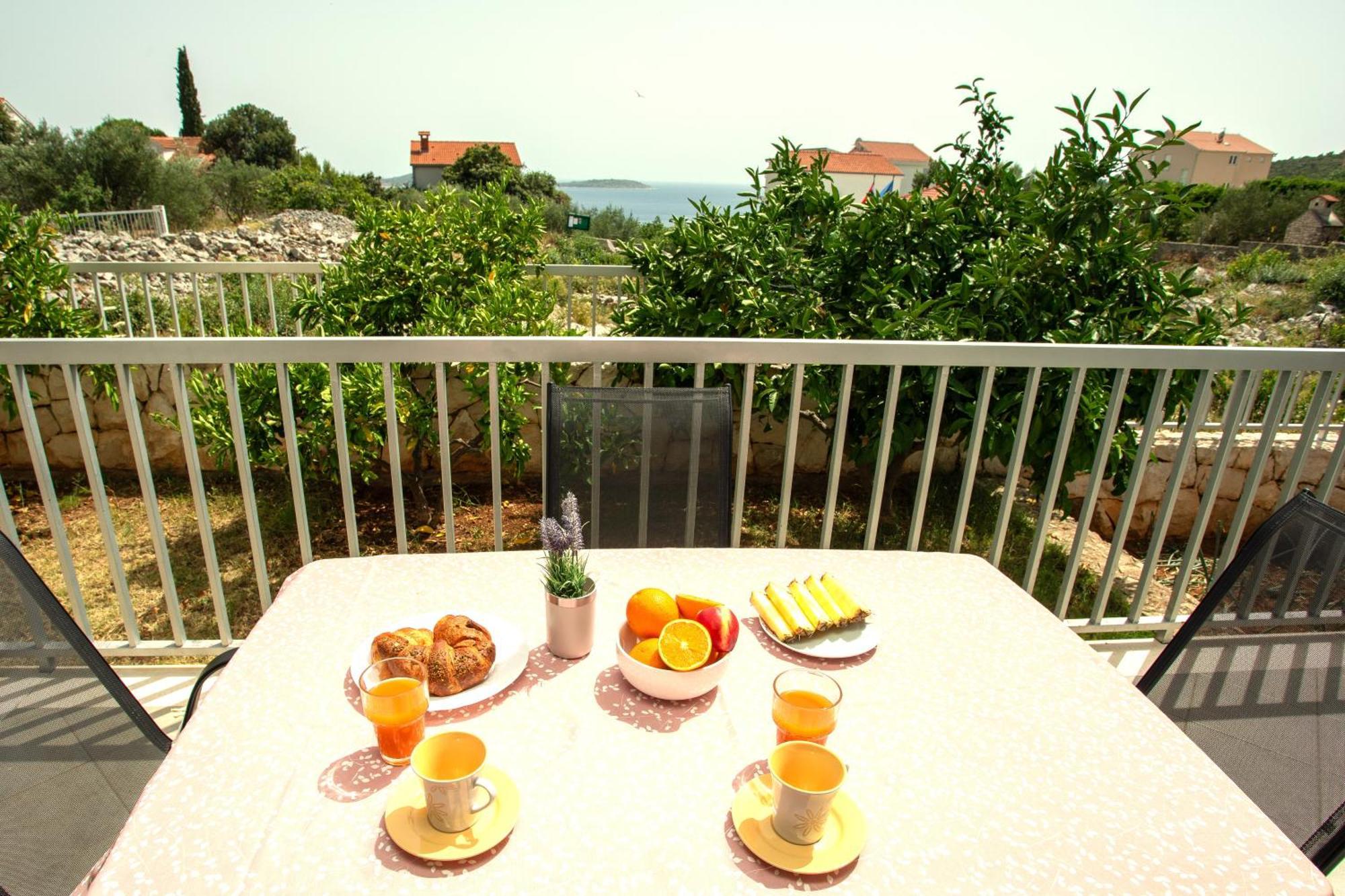 Holiday House Nena With Pool Vinišće Екстериор снимка
