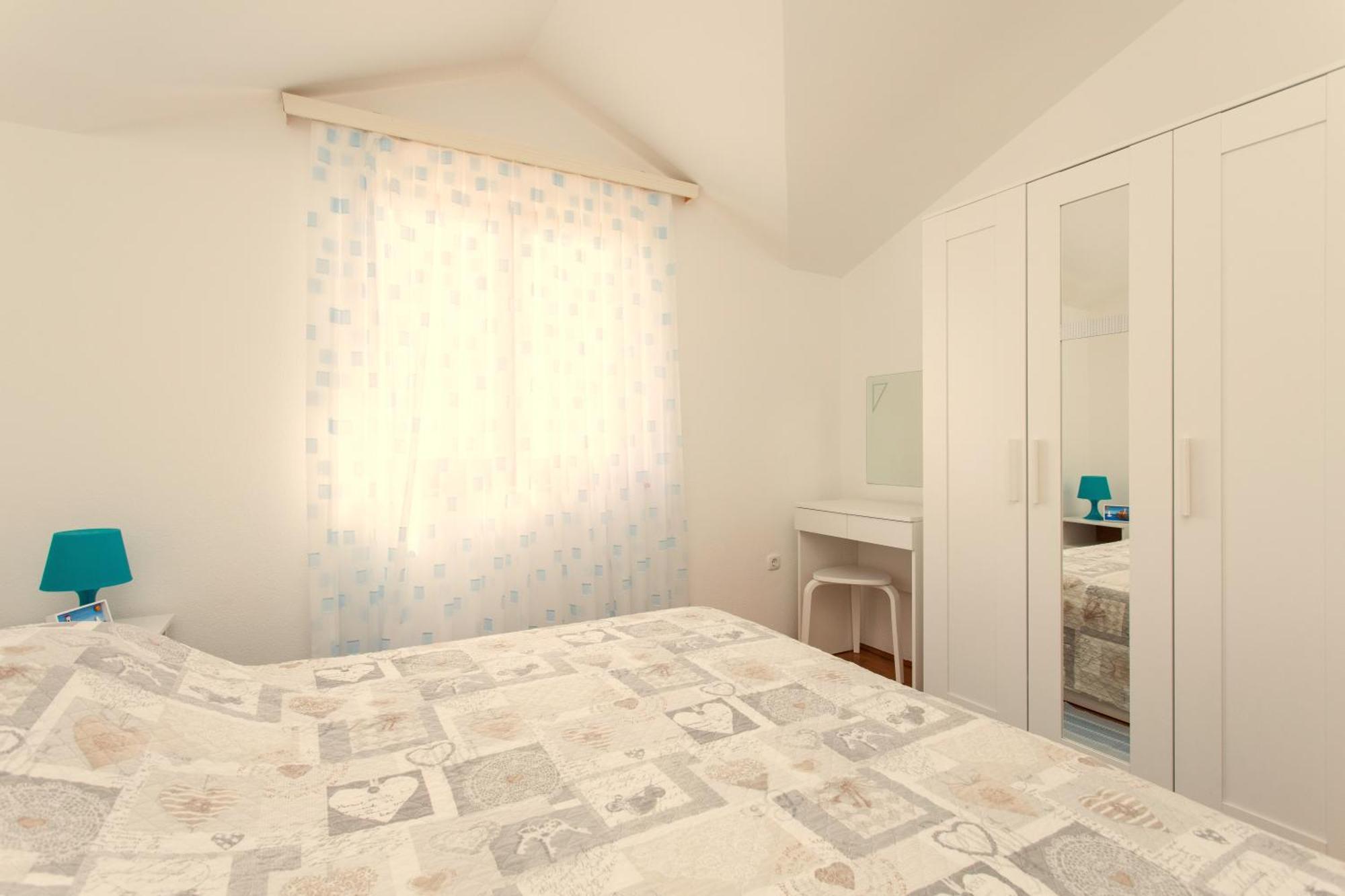 Holiday House Nena With Pool Vinišće Екстериор снимка