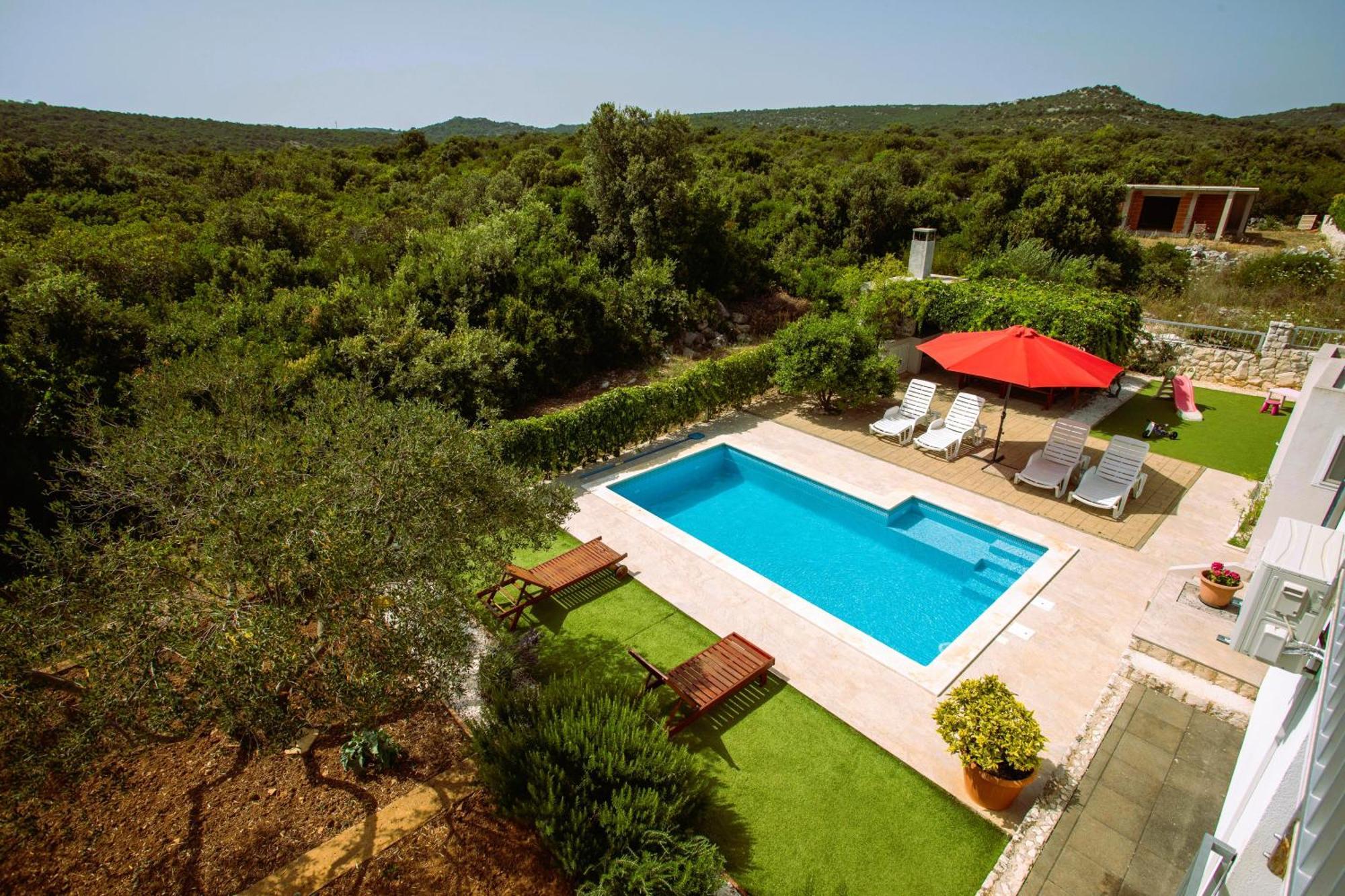 Holiday House Nena With Pool Vinišće Екстериор снимка