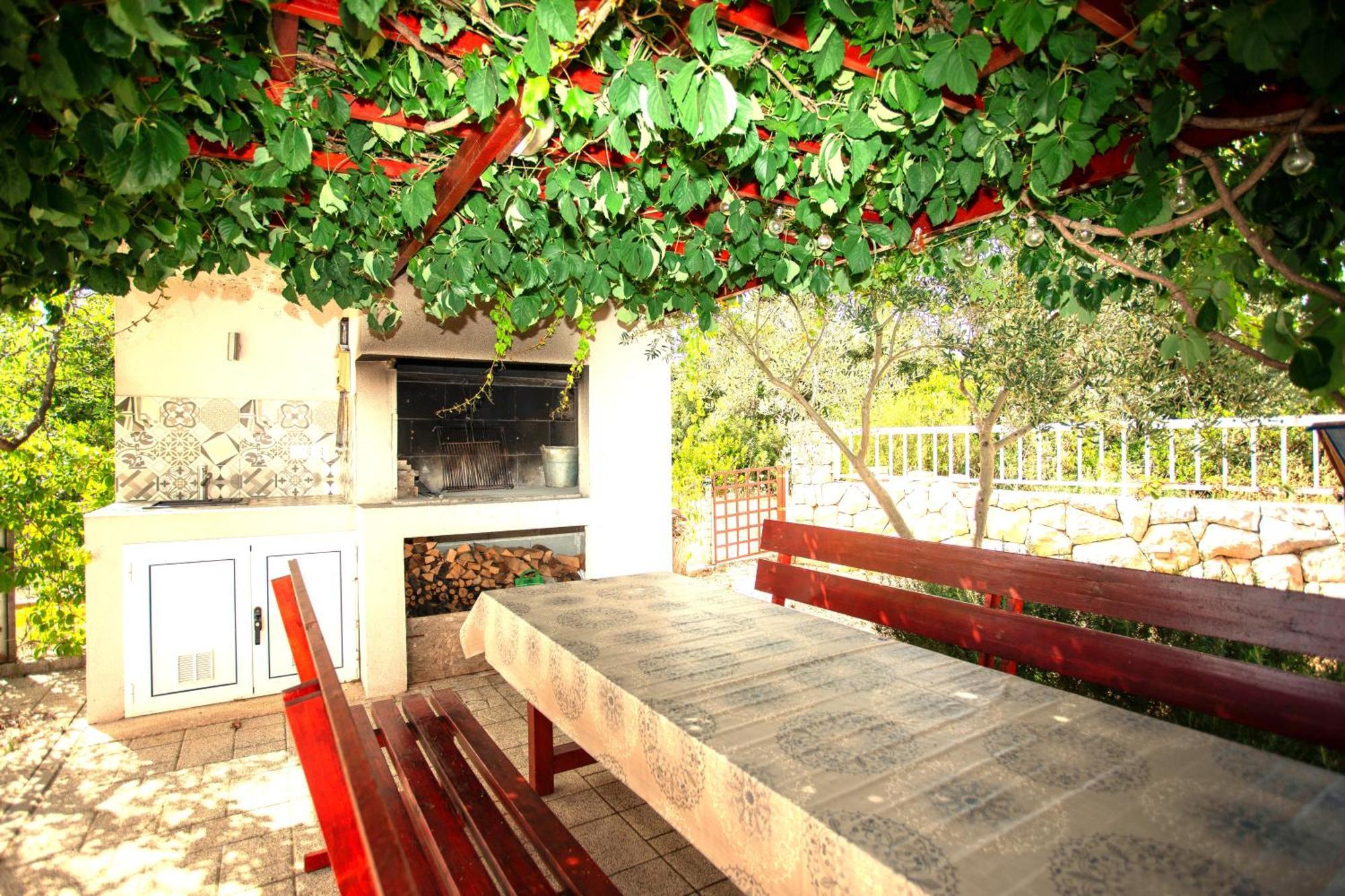 Holiday House Nena With Pool Vinišće Екстериор снимка