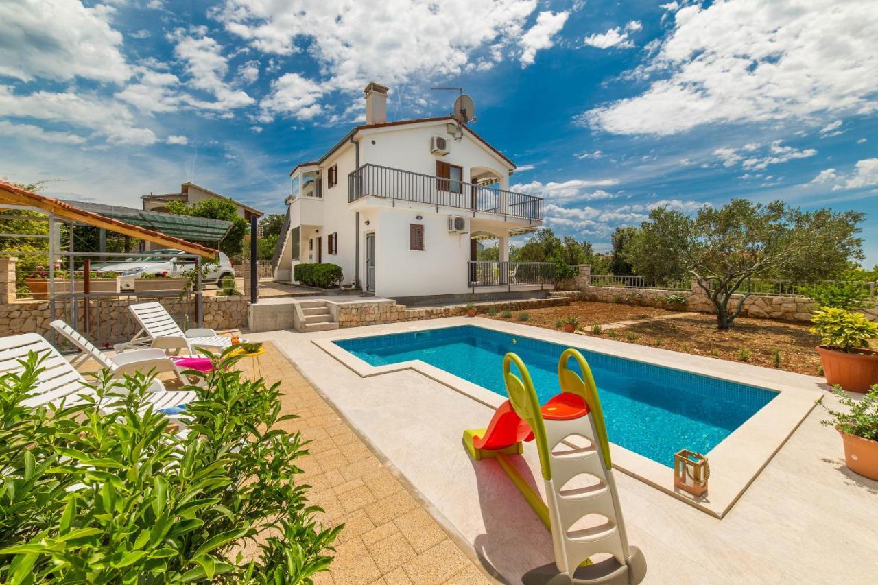 Holiday House Nena With Pool Vinišće Екстериор снимка