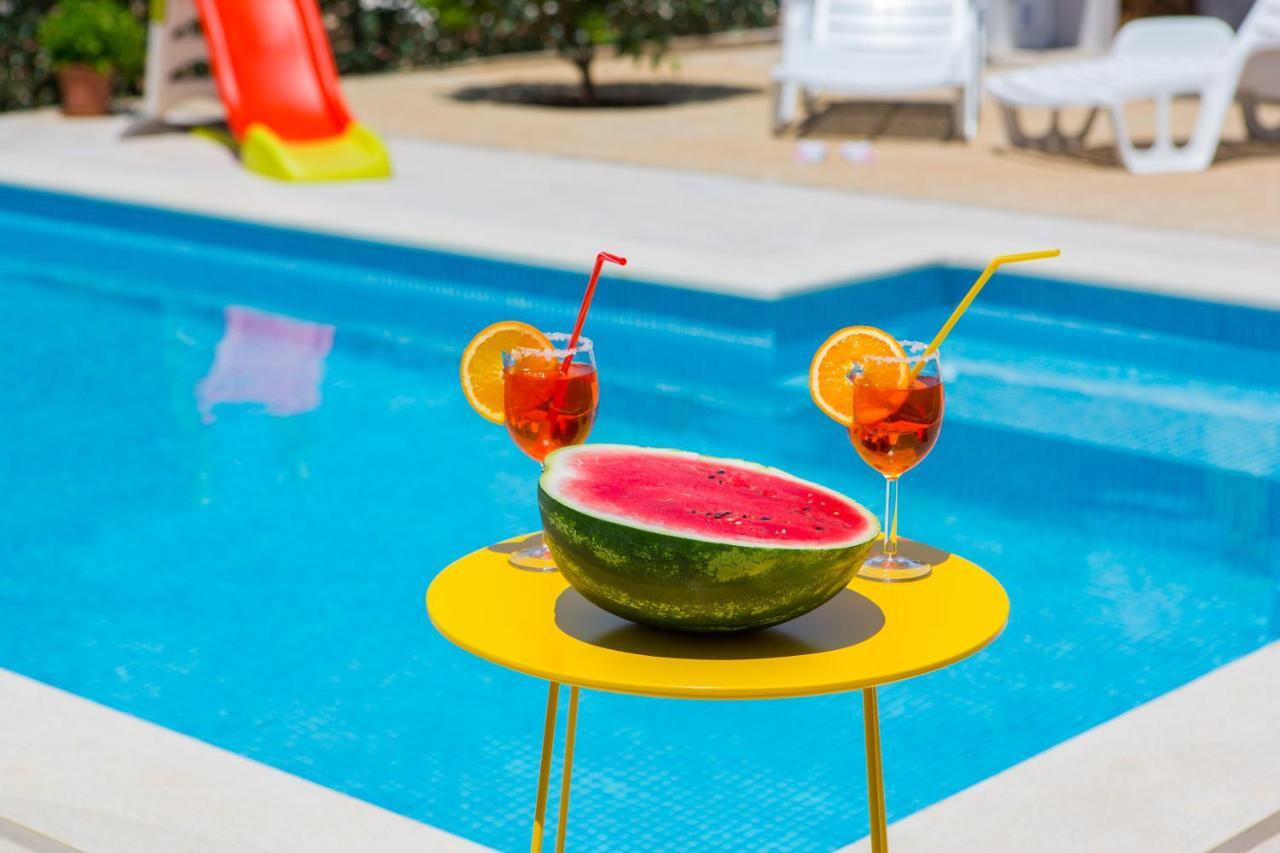 Holiday House Nena With Pool Vinišće Екстериор снимка