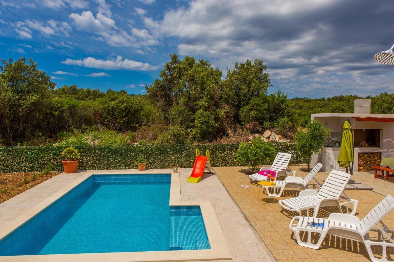 Holiday House Nena With Pool Vinišće Екстериор снимка