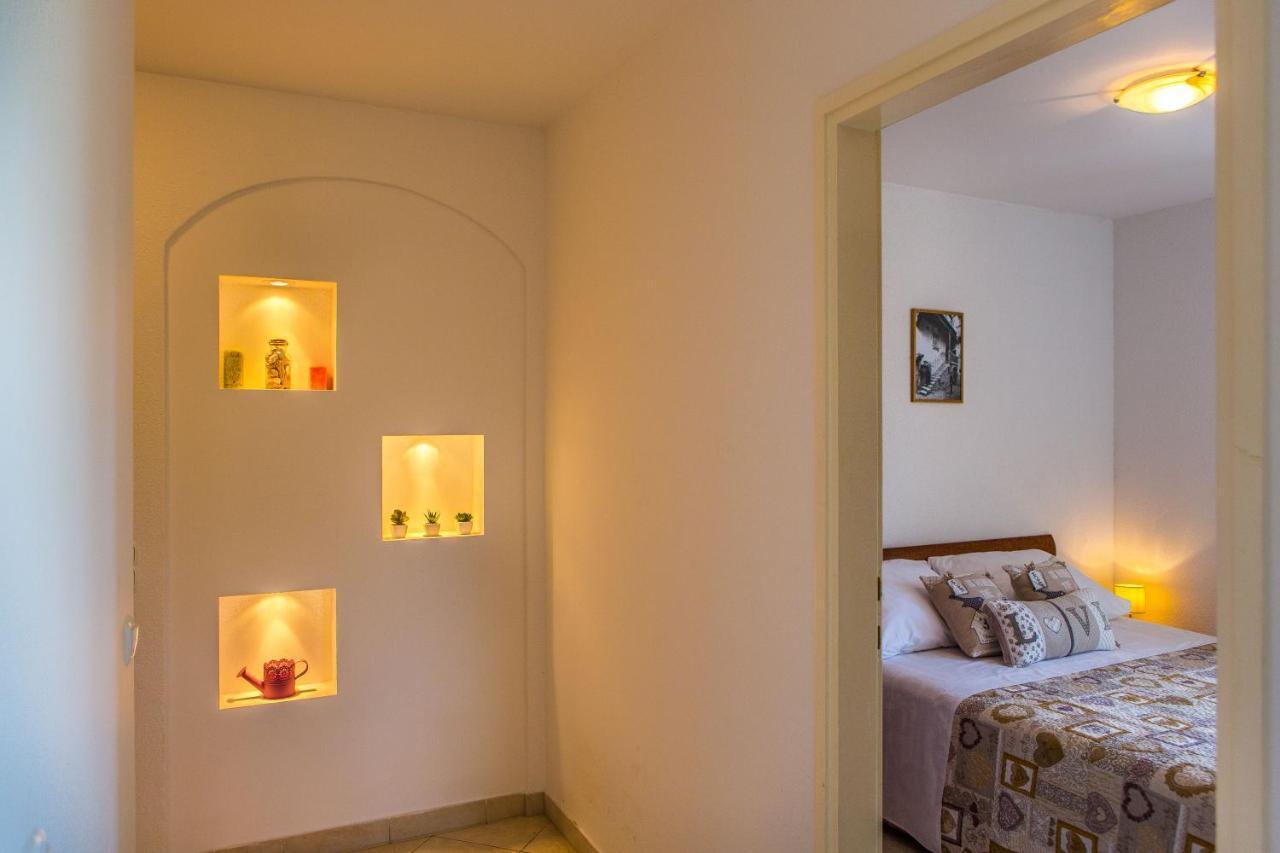 Holiday House Nena With Pool Vinišće Екстериор снимка