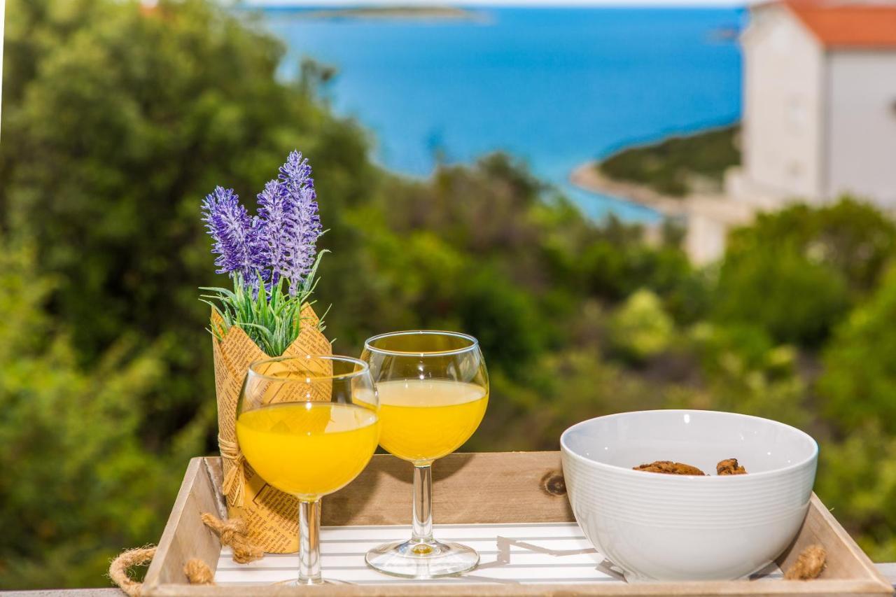 Holiday House Nena With Pool Vinišće Екстериор снимка
