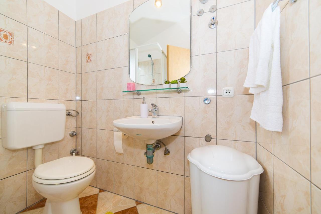 Holiday House Nena With Pool Vinišće Екстериор снимка